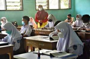 Siswa Bergilir Datang ke Sekolah