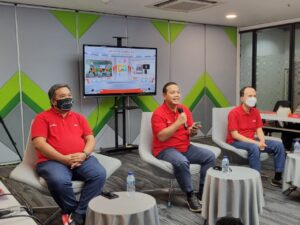 Bangkitkan Semangat Masyarakat, IndiHome Serahkan Bantuan Senilai Rp420 Juta