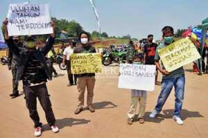 Ribuan Warga Burangkeng Ancam Tutup TPAS