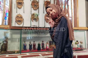 Suka Menulis dan Membaca Puisi