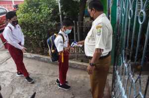 Tracing Guru dan Siswa Negatif