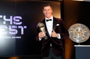 Robert Lewandowski Jadi Pemain Terbaik FIFA 2021