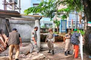 Picu Perselisihan, Bangunan Liar Dibongkar