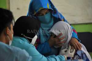 Tunggu Pemberian Vaksin Booster Siswa