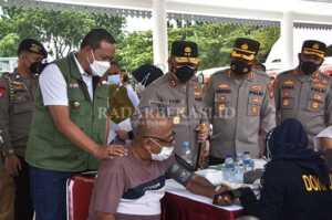 Akselerasi Vaksinasi Sasar Ratusan Lansia