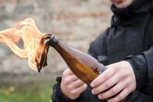 Pos Lantas Dilempar Molotov