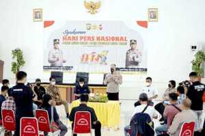 Peringati HPN ke-76, Kapolres Ajak Wartawan Makan Bakso