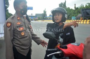 Ikuti Petunjuk Google Maps, Pemotor Hampir Masuk Tol Cikarang