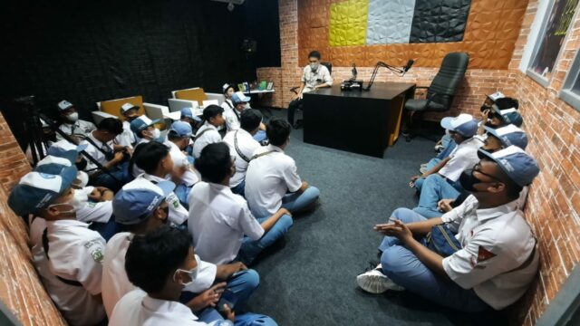 SMK Peristek, Pangkah, Tegal Media Visit ke Radar Bekasi