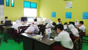 Daya Tampung Sekolah Negeri Terbatas, Kurang Boleh, Lebih Jangan