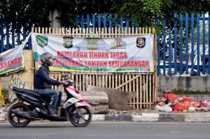 Hat-hati, Buang Sampah Sembarangan Ditangkap