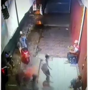 Pemuda Ini Diburu Polisi, Rampas Ponsel dan Dompet di Alexindo