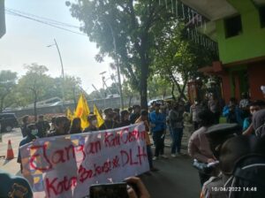 Peringati Hari Lingkungan Hidup, Mahasiswa Demo Kantor DLH