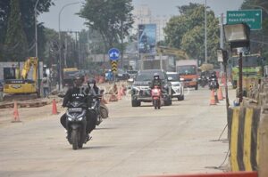 Belum Rampung, Pengendara Diminta Waspada