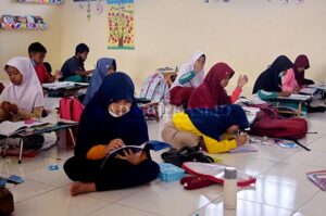 Disdik Berupaya Pinjam Meja dan Kursi