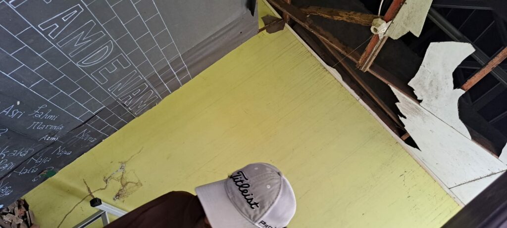 Duh, Atap Gedung SMPN 13 Ambrol