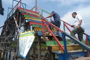 Wisata Jembatan Cinta Terbengkalai