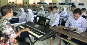 SMPN 33 Ajarkan Siswa Kreatif dan Cekatan