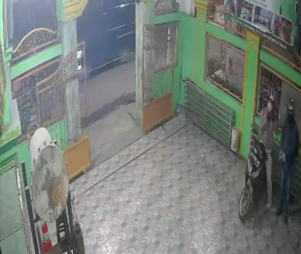 Duh, Pencuri Motor di Masjid Ini Nekat, Pura-Pura Salat, Ternyata…
