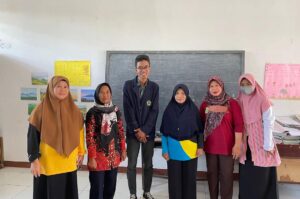 Guru SDN Kutamukti III Dibekali Keterampilan Wordwall oleh Mahasiswa Unisma