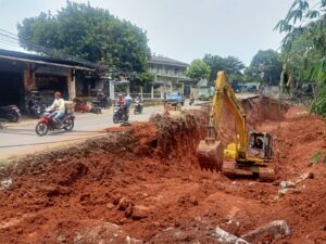 Penutupan Akses Jalan Pangkalan 1 Bantargebang, Warga Mesti Mencari Jalan Alternatif