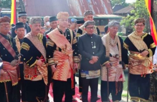 Irjen Teddy Minahasa Putera (tiga dari kiri) saat mendapat gelar Tuanku Bandaro Alam Sati dari Lembaga Kerapatan Adat Alam Minangkabau (LKAAM), Juni 2022 lalu.