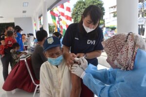 Tak Wajibkan Vaksin Meningitis