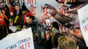 Ribuan Pekerja The New York Times Mogok Kerja, Ini Pemicunya