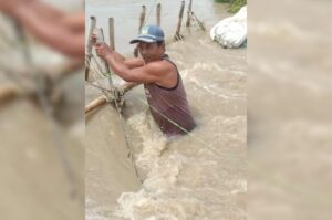 Tanggul Sungai Citarum di Muara Gembong Jebol
