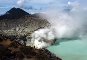 PVMBG: Jangan Dekati Kawah Gunung Ijen, Bahaya!