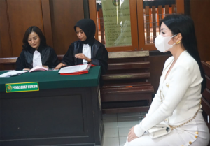 Kirim Pesan WA ke Perempuan Diduga Selingkuhan Suami, SV Didakwa Melanggar UU ITE