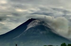 Gunung Merapi 10 Kali Gempa Tektonik, Siaga Level 3