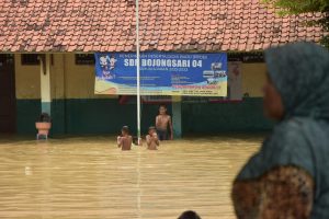 Sekolah Banjir, KBM Daring