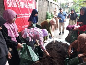 CCEP Indonesia Bersama Komunitas Kelola Sampah Lakukan Aksi Upaya Pengendalian Perubahan Iklim