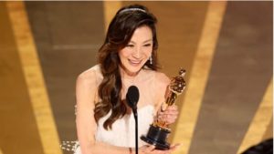 Menang Oscar 2023, Michelle Yeoh Bilang Sejarah Baru!