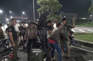 Tim Gabungan Bubarkan Balapan Liar di Kawasan MM2100