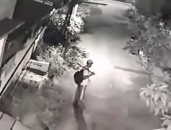 ODGJ di Jatirahayu Ini Berkeliaran Tenteng Senjata Tajam Bikin Warga Resah