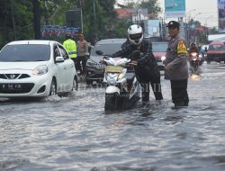 Jalan Pekayon Langganan Banjir, Lalin Dialihkan