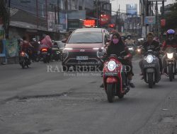 Sebulan Klaim Perbaiki Belasan Jalan Rusak
