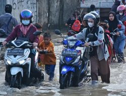 Bolos Sekolah Gegara Banjir