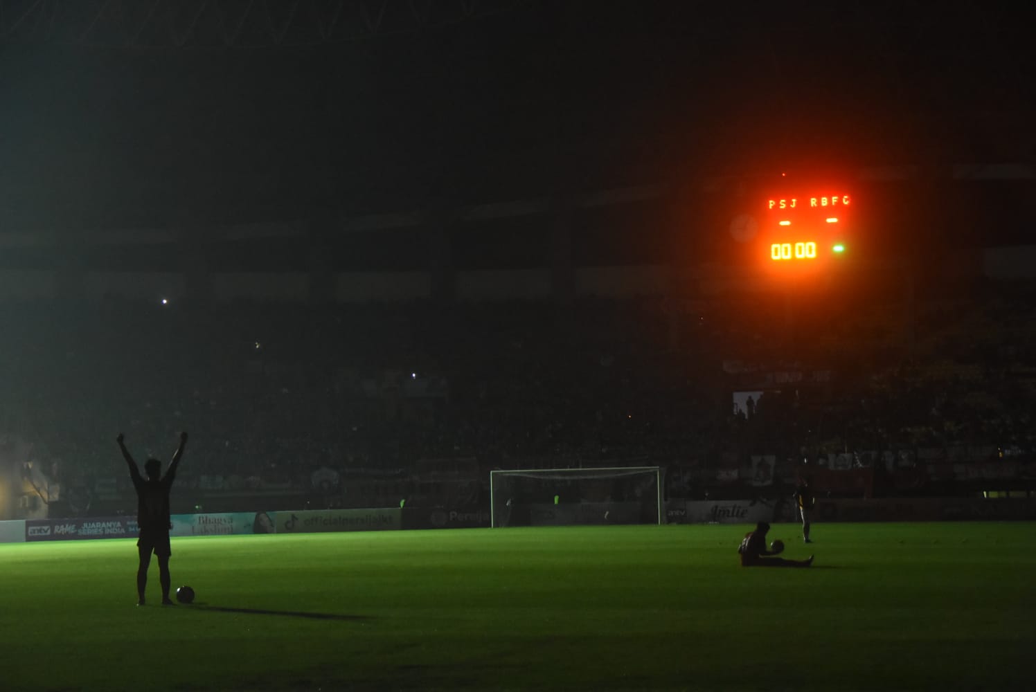 Listrik Stadion Patriot Candrabhaga Padam Saat Laga Internasional Persija Jakarta vs Ratchaburi Listrik Stadion Patriot Candrabhaga Padam Saat Laga Internasional Persija Jakarta vs Ratchaburi