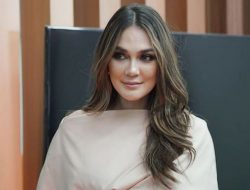Luna Maya Langsung Baper Lihat Maxime Bouttier Pamer Telanjang Dada di Threads