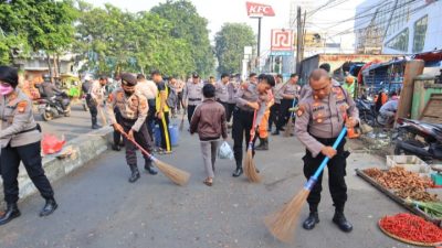 Polres Metro Bekasi Kota Aksi Bersih-Bersih Sampah