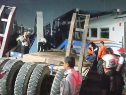 Daftar Kereta Api Terlambat Imbas Tabrakan KA Brantas vs Truk Trailer di Semarang