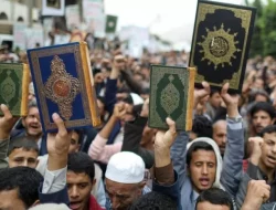 Kelompok Ultranasionalis Bakar Alquran Depan Kantor Kedubes Turki, Denmark Ikut Waswas
