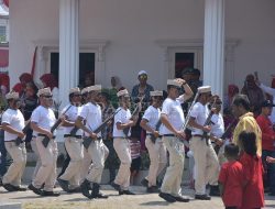 Ribuan Warga Ciantra Meriahkan Karnaval HUT ke-78 RI