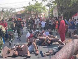 Ribuan Warga Antusias Saksikan Teatrikal Perjuangan KH Noer Ali