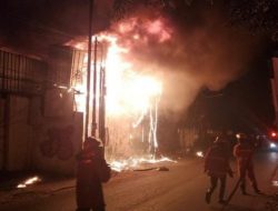 Gudang Obat Nyamuk di Jatibening Baru Pondokgede Terbakar, Segini Kerugiannya