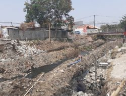 Kali Blencong Penggarutan Tarumajaya Diturap, Begini Harapan Warga