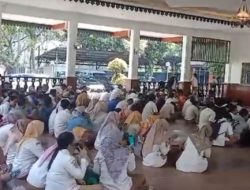 Tuntut Kejelasan Nasib, Ratusan TKK Pemkot Bekasi Menduduki Pendopo Kantor Pj Wali Kota Bekasi